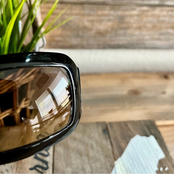 Chanel Mother Of Pearl Vintage Sunglasses - Picture 10 of 15